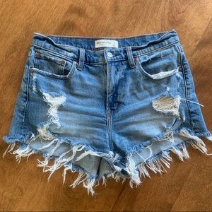 Abercrombie & Fitch mom short high rise in curve love size 4
